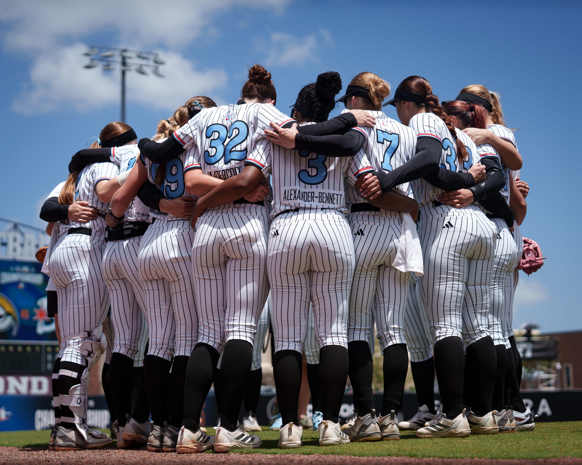 Chicago Bandits huddle going into game 2.