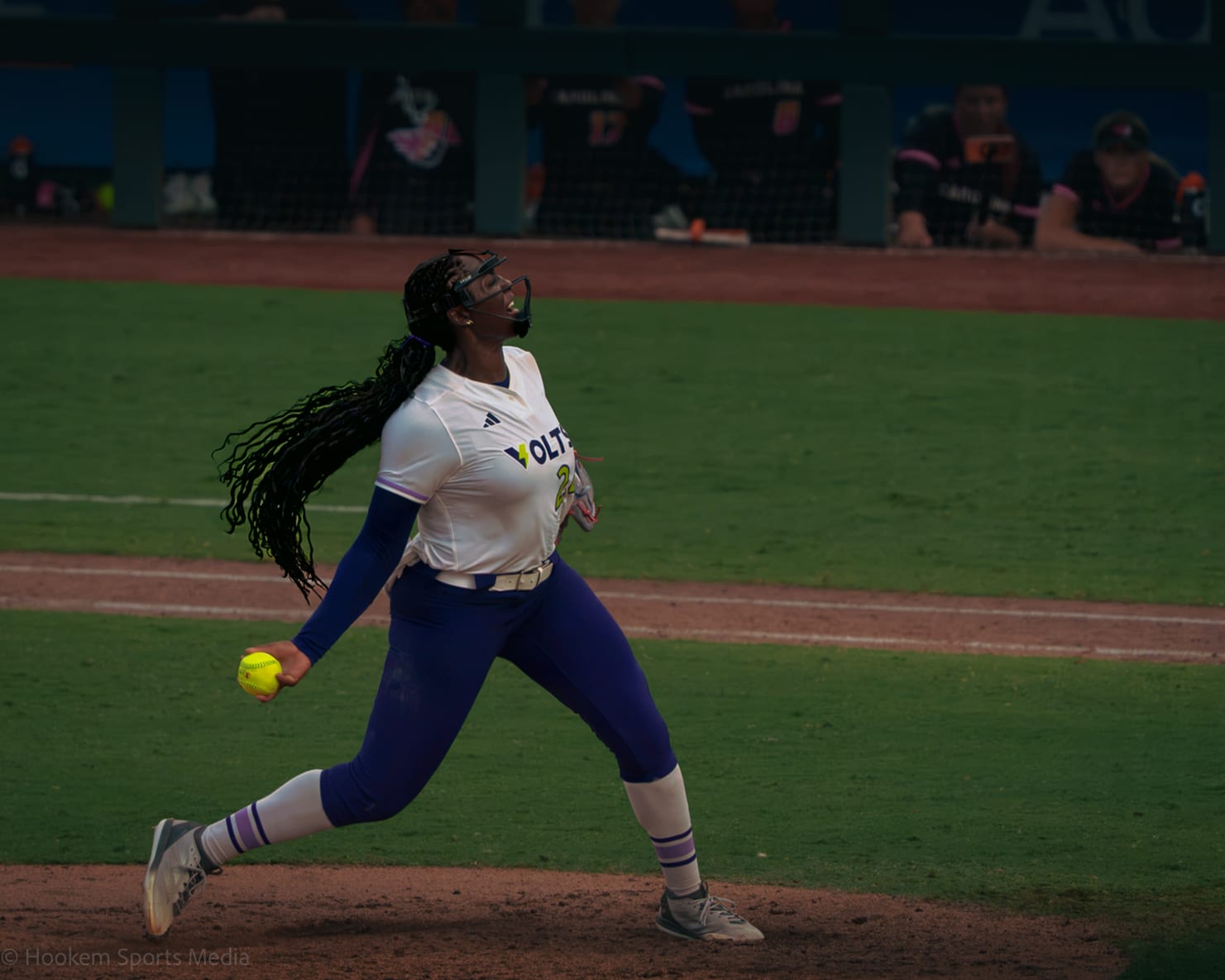 NiJaree Canady mid-pitch for the Texas Volts at Dell Diamond.