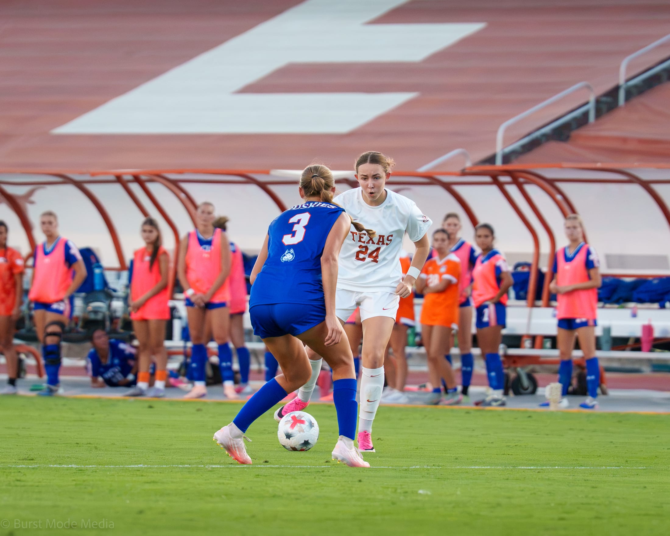 Kennedi Cotter goes 1 on 1 against HCU defense.