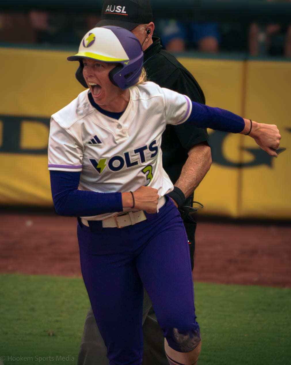 Ally Carda scores the walk-off run in the eighth on Rylie Boone's sacrifice fly.